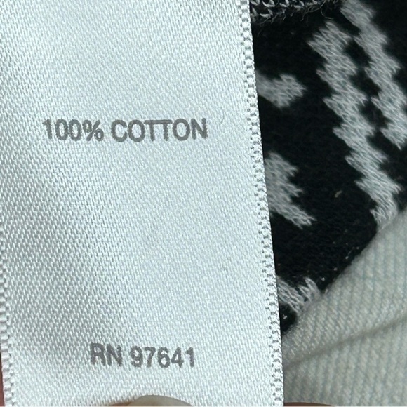 J. Jill Black & White Diamond Knit Cotton Kangaroo Pocket top - Picture 4 of 6